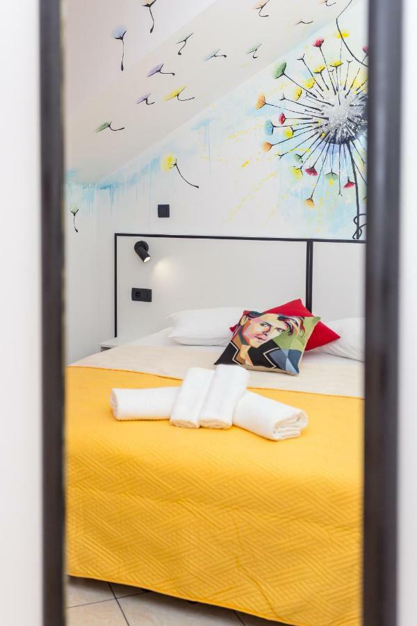 Mima'S Rooms Omis Exterior photo